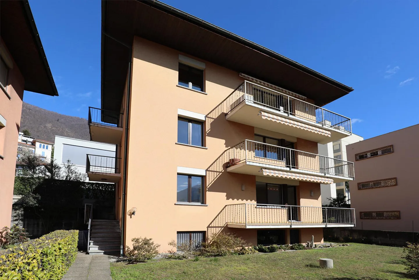 Casa plurifamiliare a Muralto-Locarno con vista parziale sul lago - Foto 6 di 29