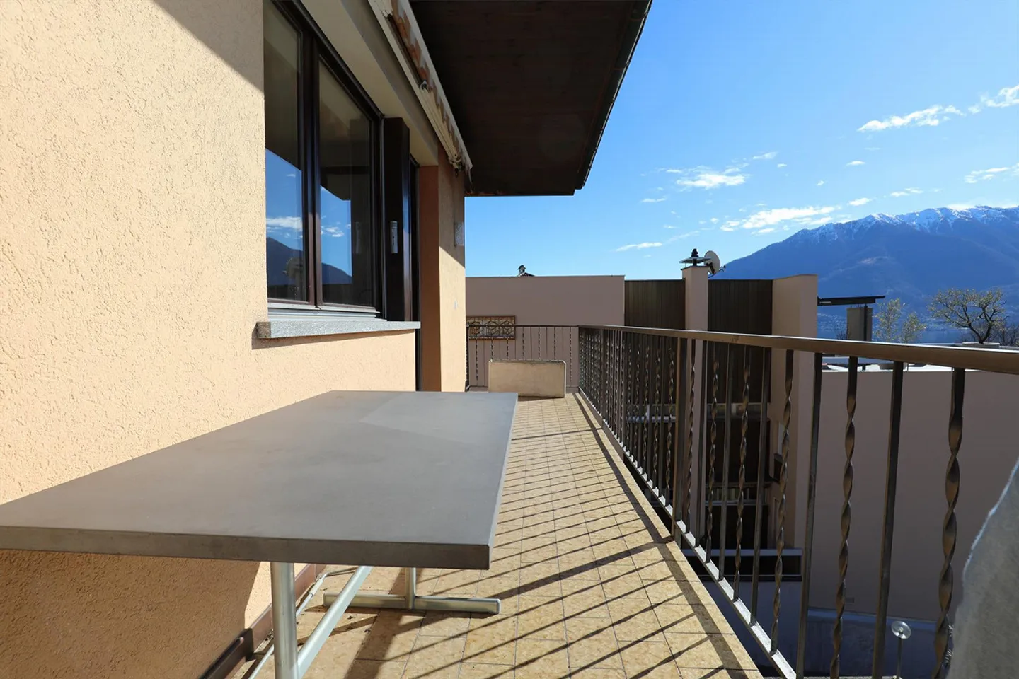 Casa plurifamiliare a Muralto-Locarno con vista parziale sul lago - Foto 7 di 29