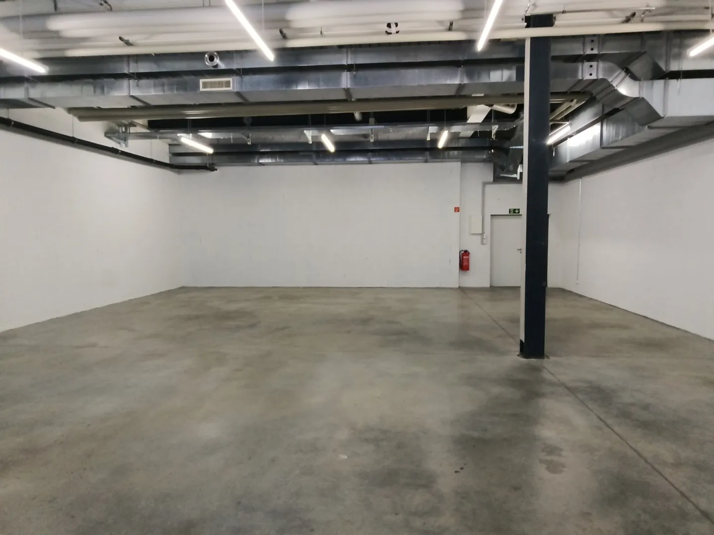 Workshop/storage 230m2 in Puidoux - Close to highway - Photo 4 of 6