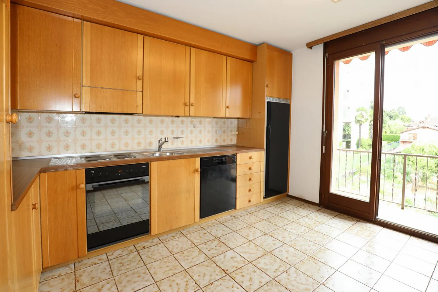 Casa plurifamiliare a Muralto-Locarno con vista parziale sul lago - Foto 18 di 29