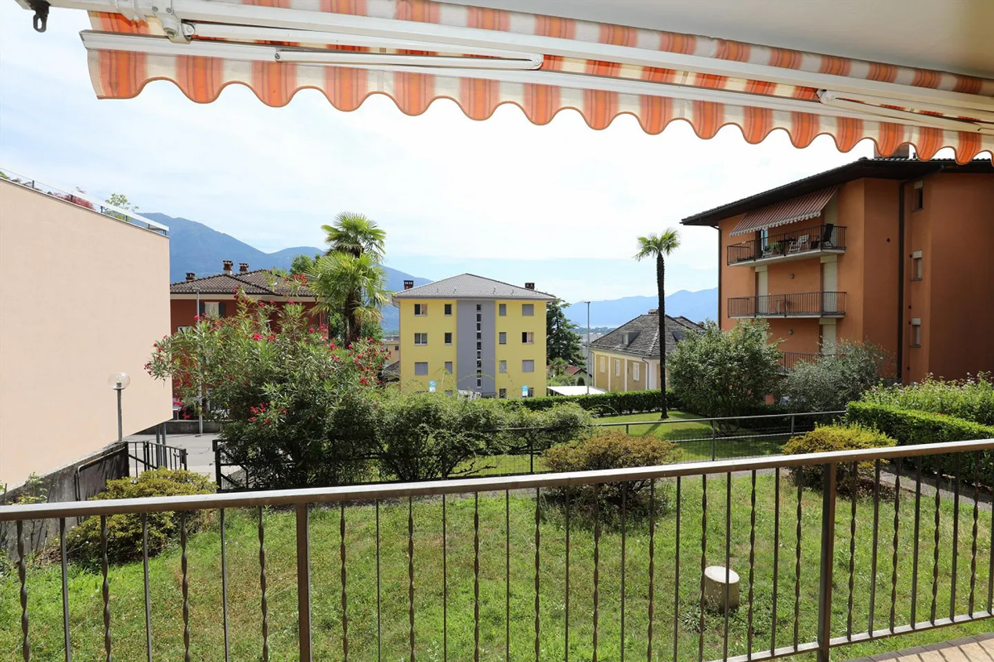 Casa plurifamiliare a Muralto-Locarno con vista parziale sul lago - Foto 21 di 29