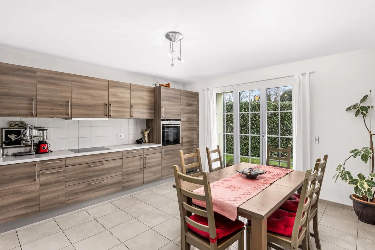 Elegante villa familiare con piscina - Foto 7 di 13