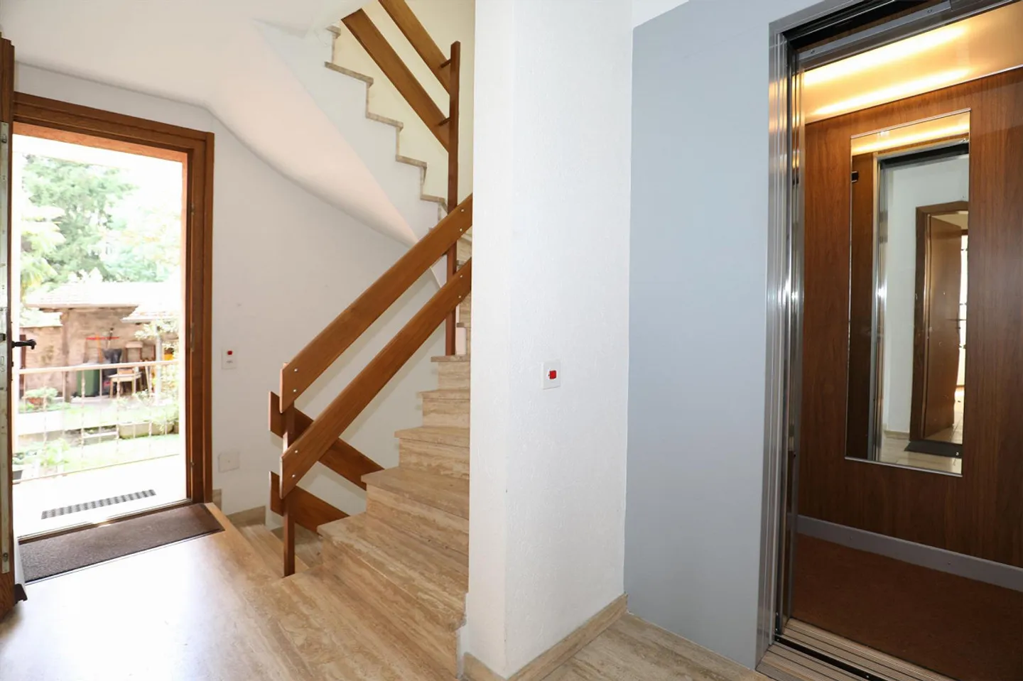 Casa plurifamiliare a Muralto-Locarno con vista parziale sul lago - Foto 27 di 29