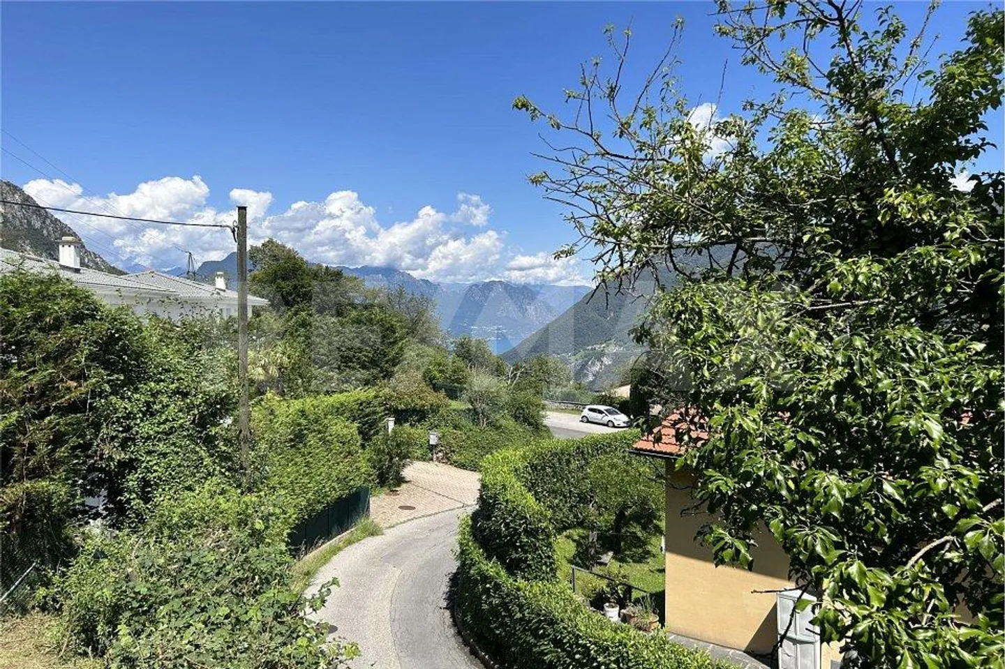 Terrain constructible à Carona avec vue sur le lac - Photo 4 sur 13