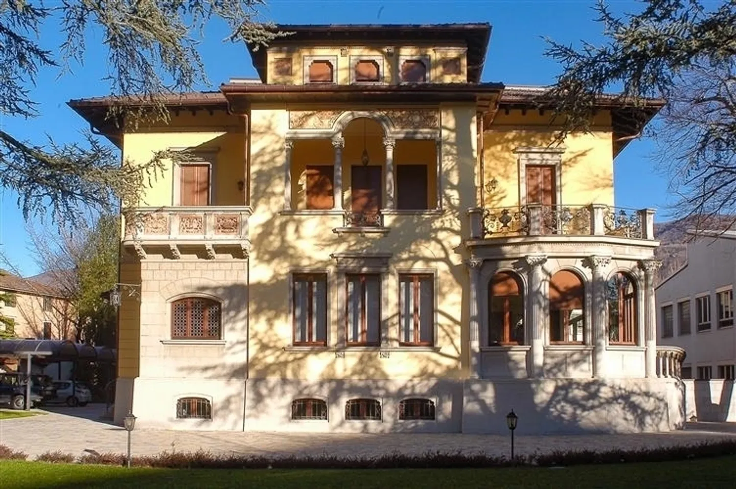 10,5 Zimmer Einfamilienhaus - Foto 3 von 3