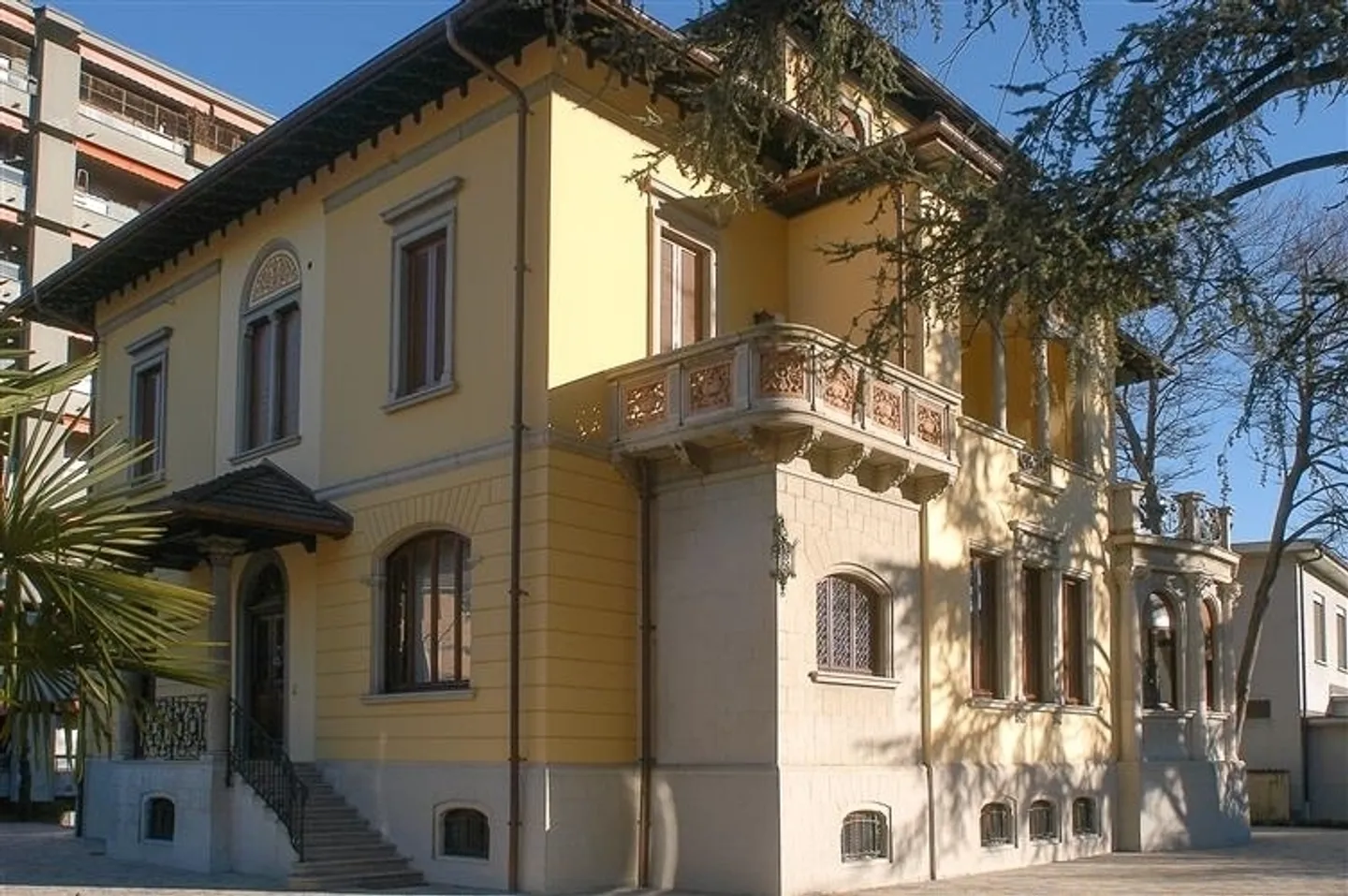 10,5 Zimmer Einfamilienhaus - Foto 1 von 3