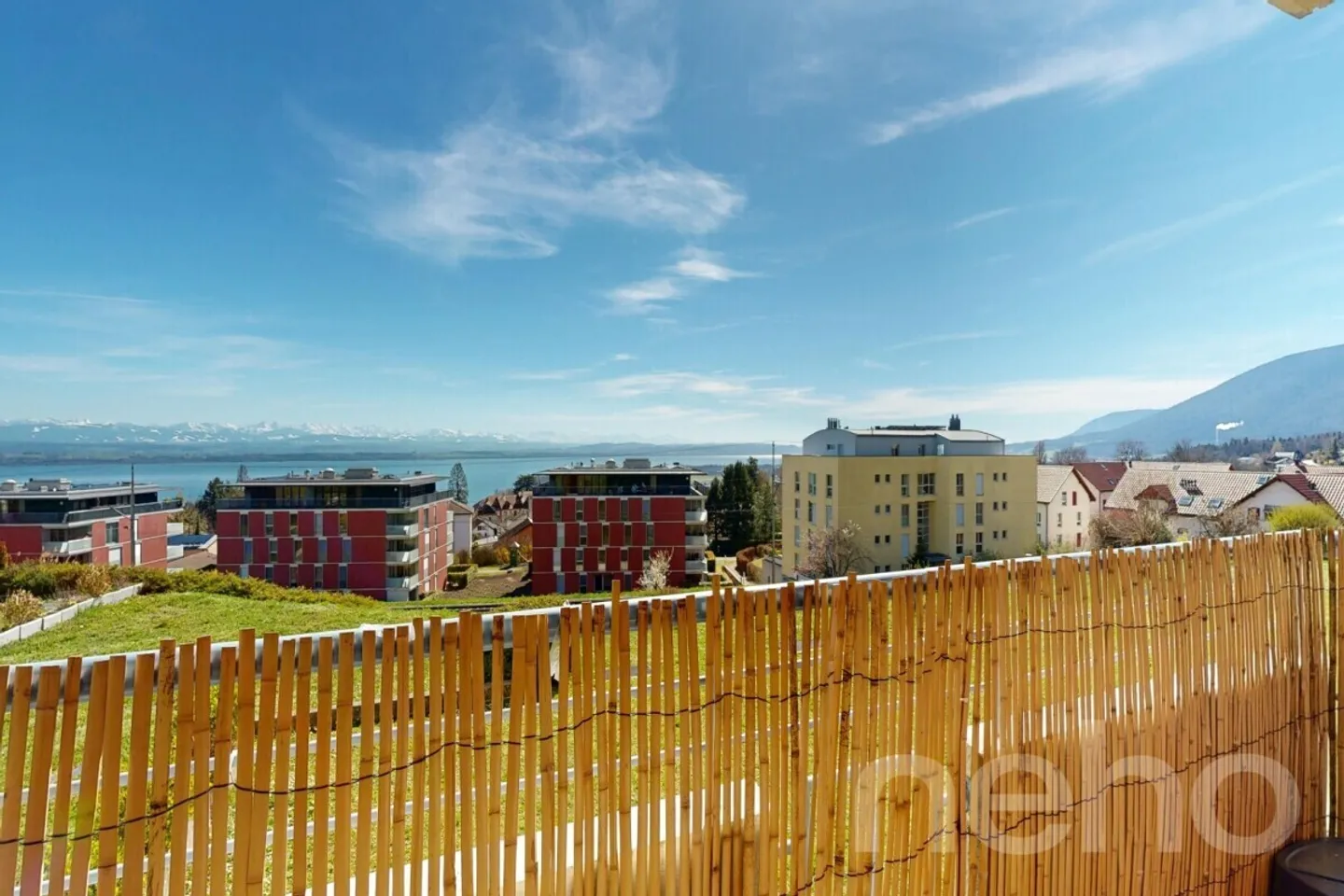 Venez visiter ce très bel appartement avec vue sur le lac ! - Photo 3 sur 12