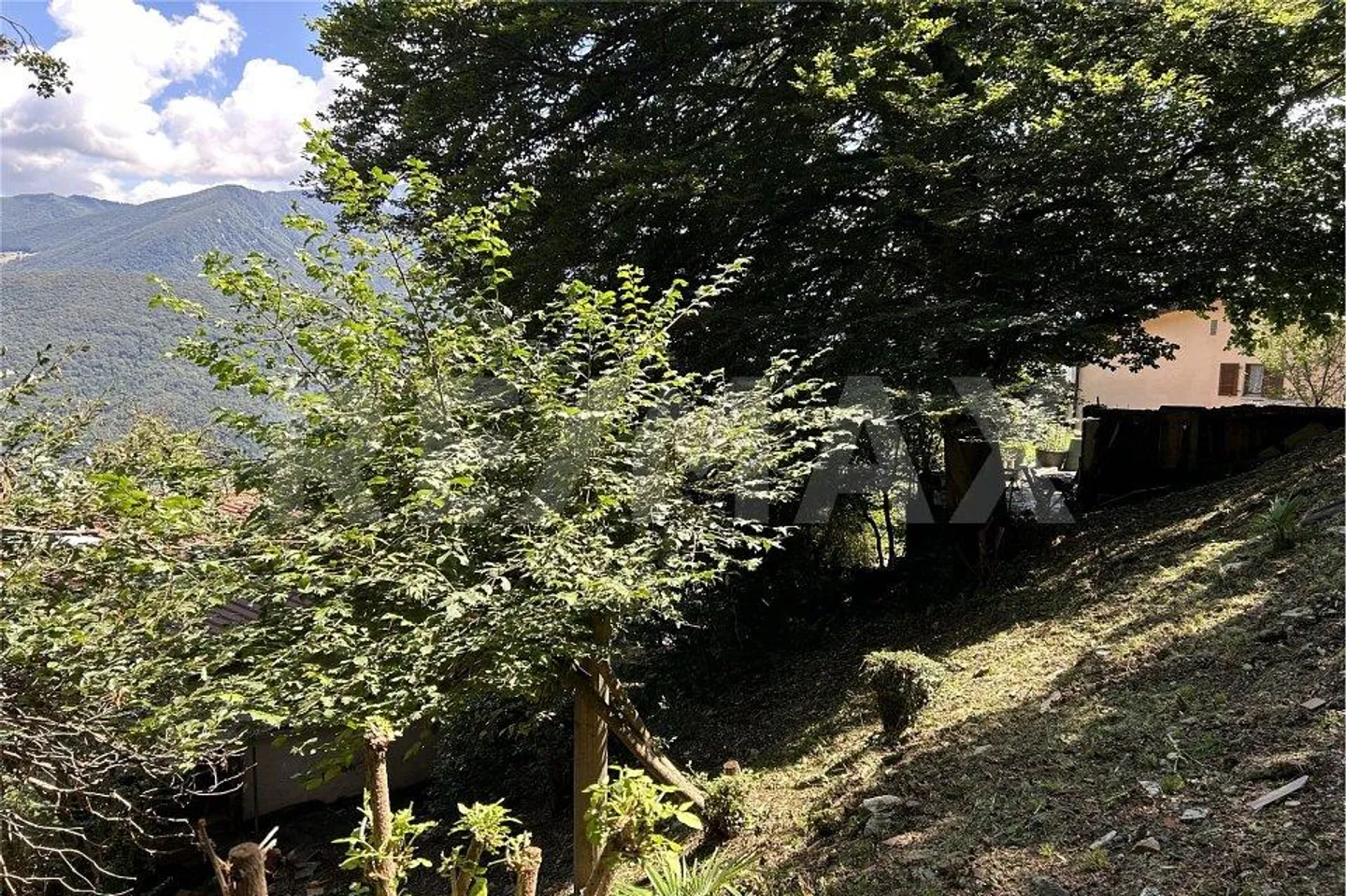 Terrain constructible à Carona avec vue sur le lac - Photo 11 sur 13