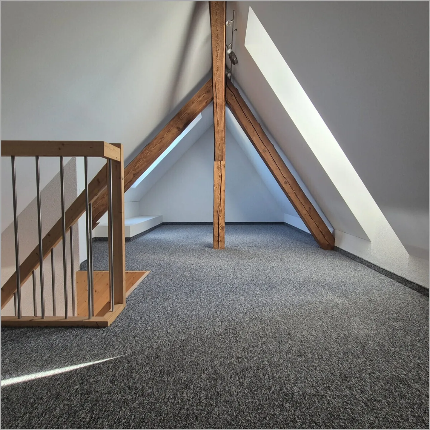 Maisonette penthouse spacieuse et centrale avec vue ! - Photo 5 sur 9