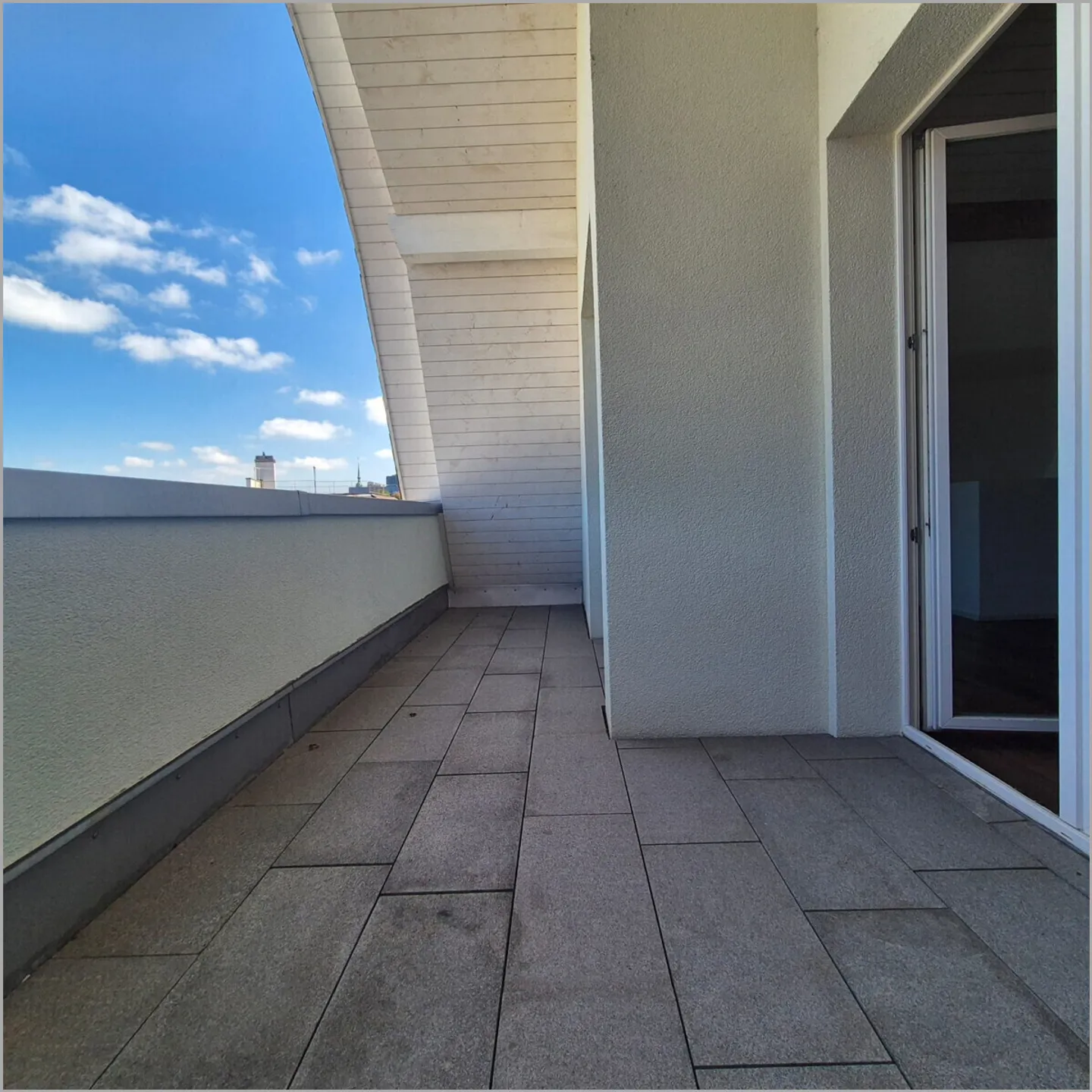 Maisonette penthouse spacieuse et centrale avec vue ! - Photo 8 sur 9