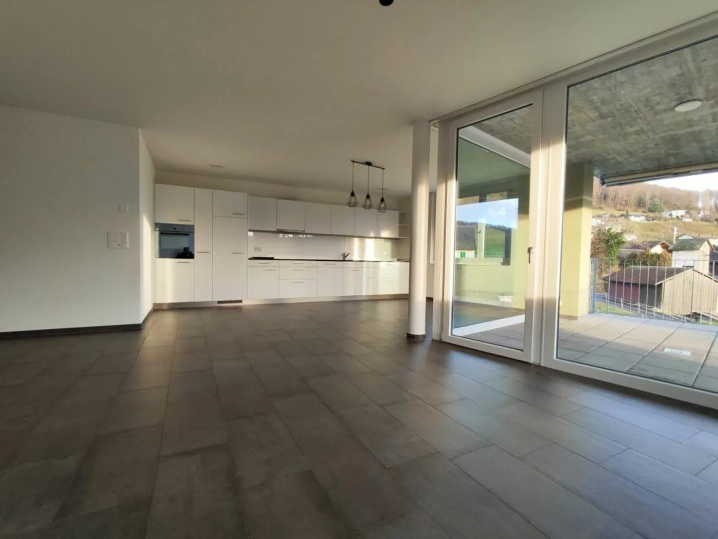 Geräumige Wohnung mit Pool - Foto 3 von 14