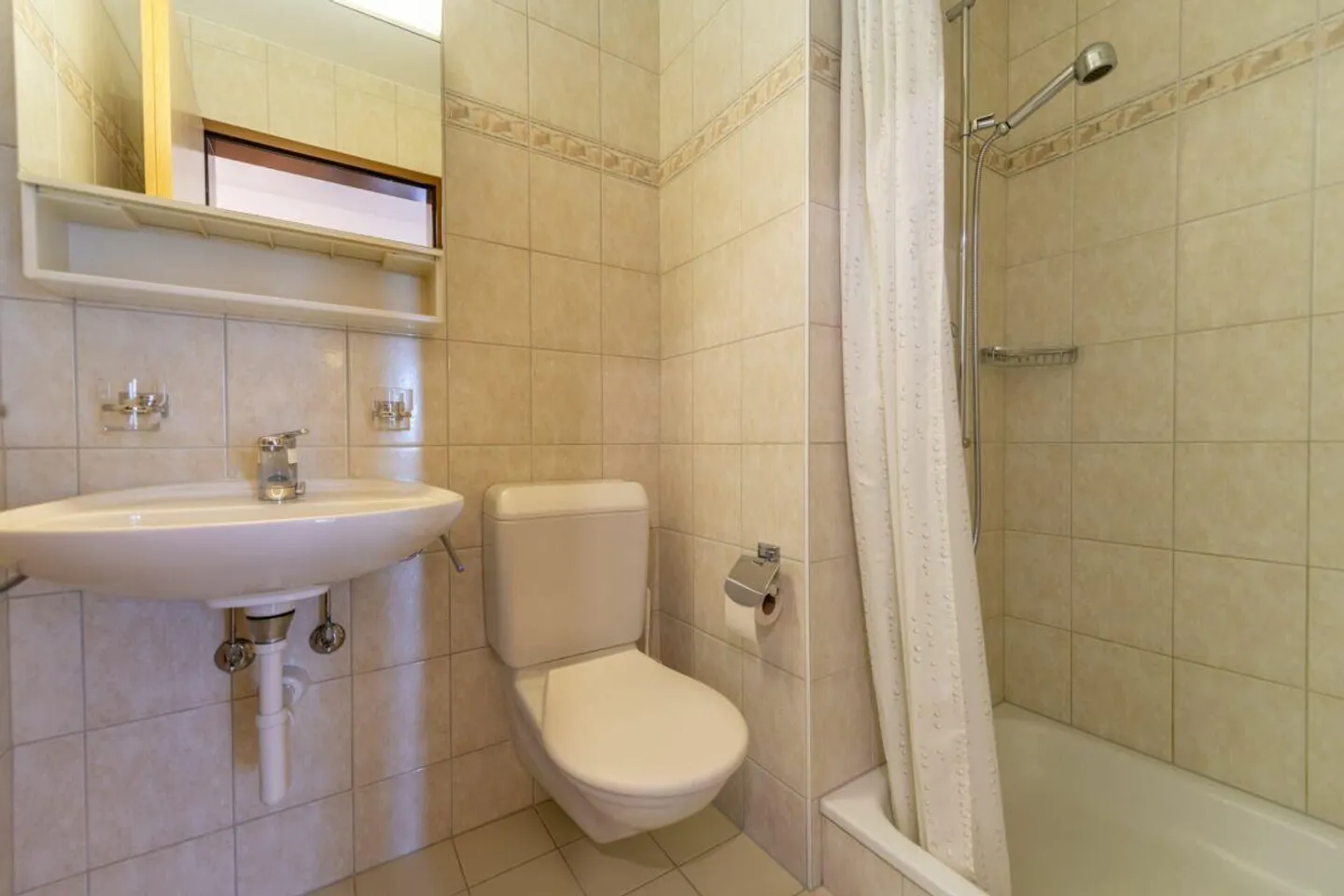 Luce, Spazio, Qualità della Vita - La Tua Nuova Casa in un Ambiente Idilliaco - Foto 11 di 16