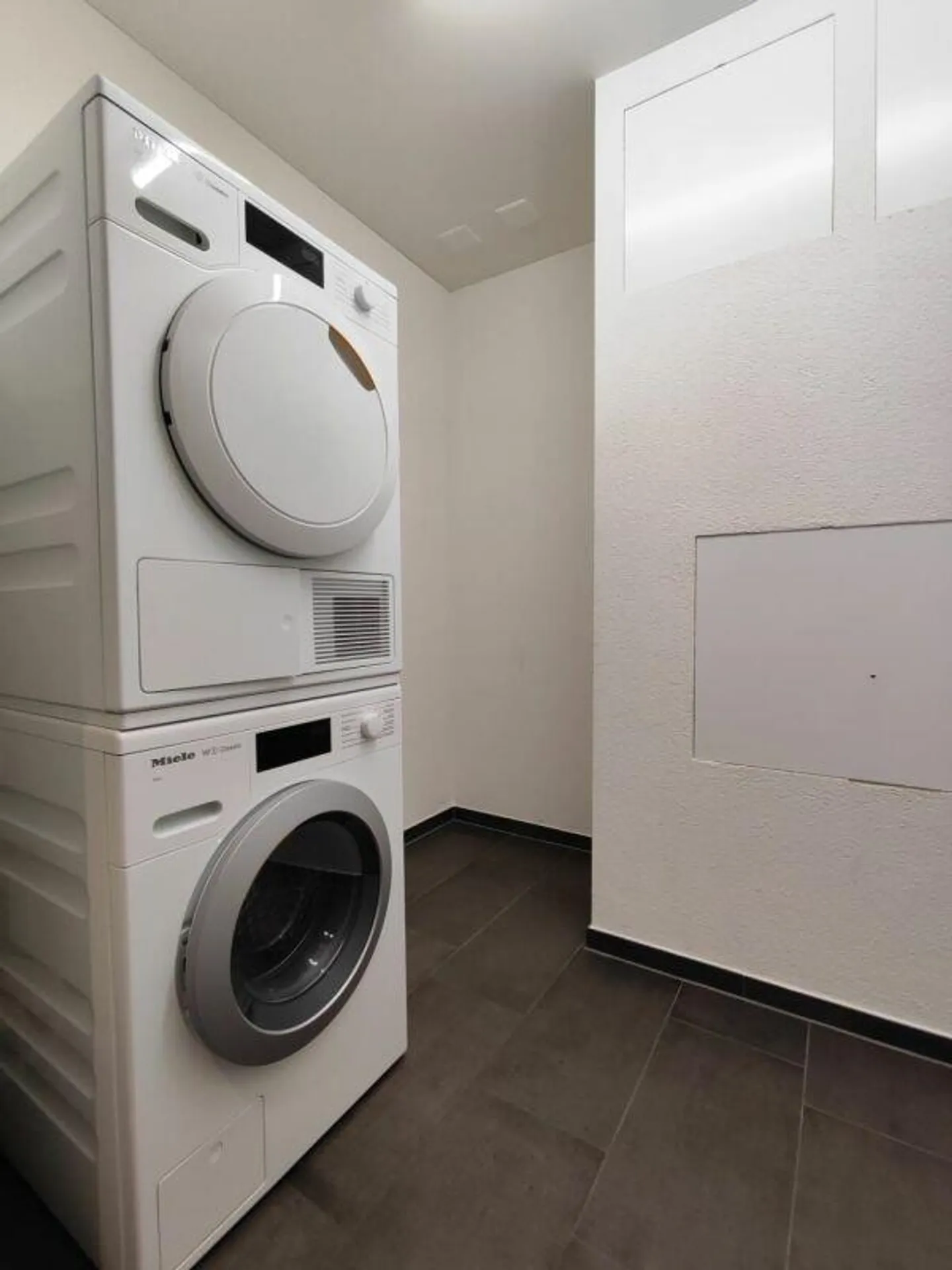 Geräumige Wohnung mit Pool - Foto 11 von 14