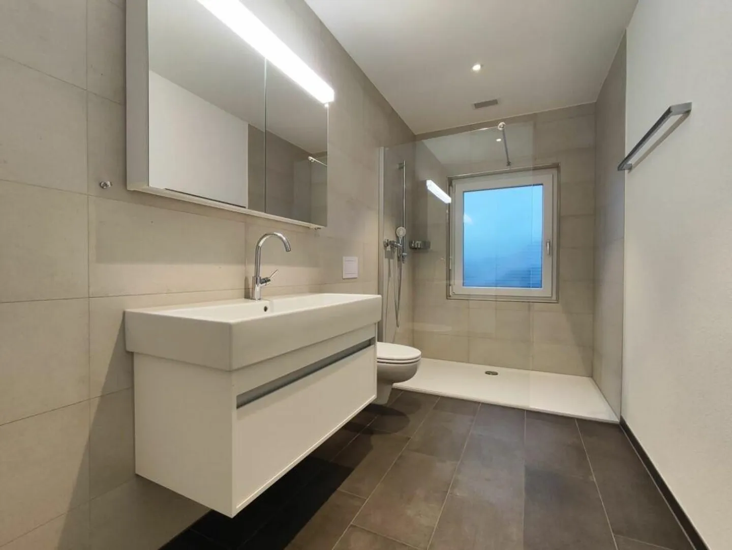 Geräumige Wohnung mit Pool - Foto 4 von 14