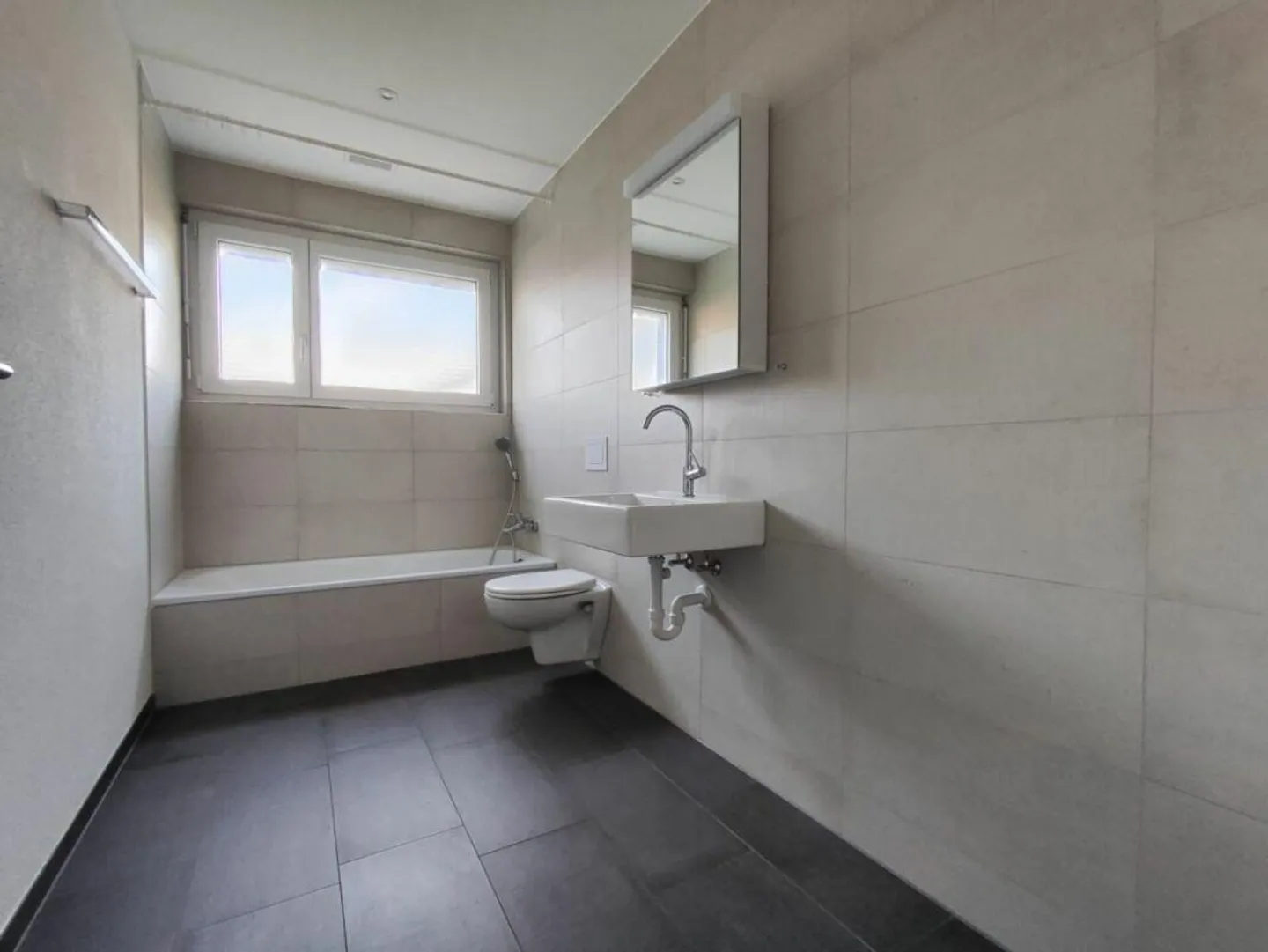 Geräumige Wohnung mit Pool - Foto 5 von 14