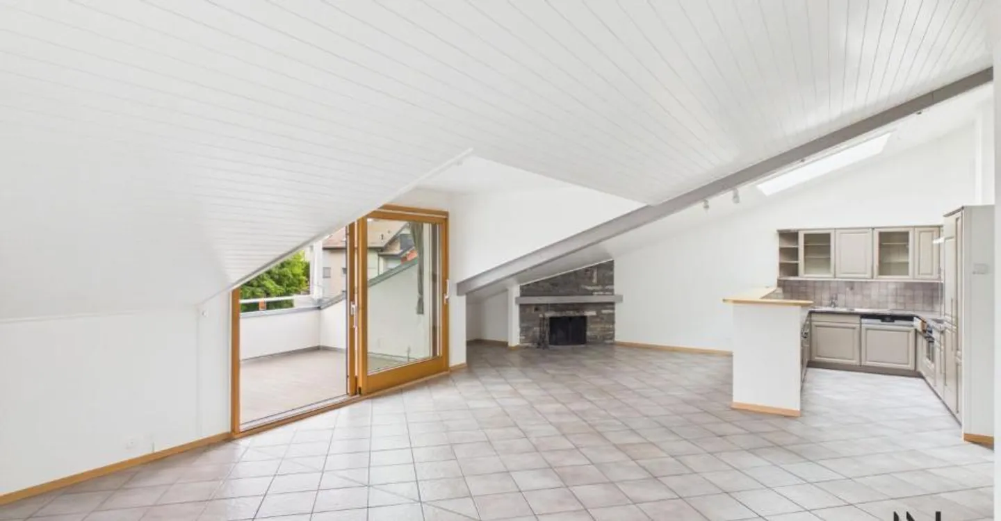 Helles 3,5-Zimmer-Apartment mit Potenzial für 4,5 Zimmer - Foto 2 von 12