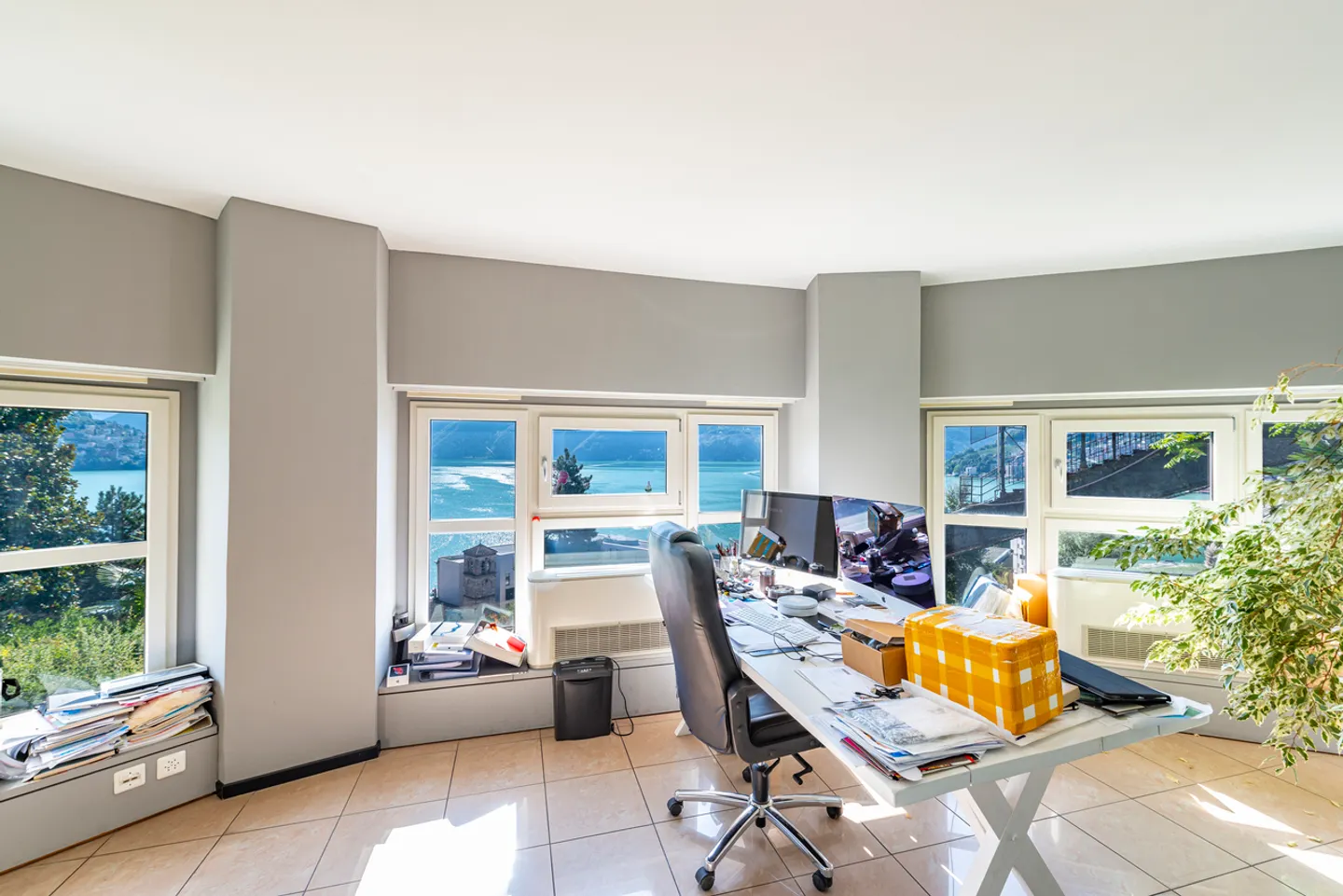 Bureau au centre avec vue sur le lac et garage avec 7 places de parking - Photo 9 sur 14