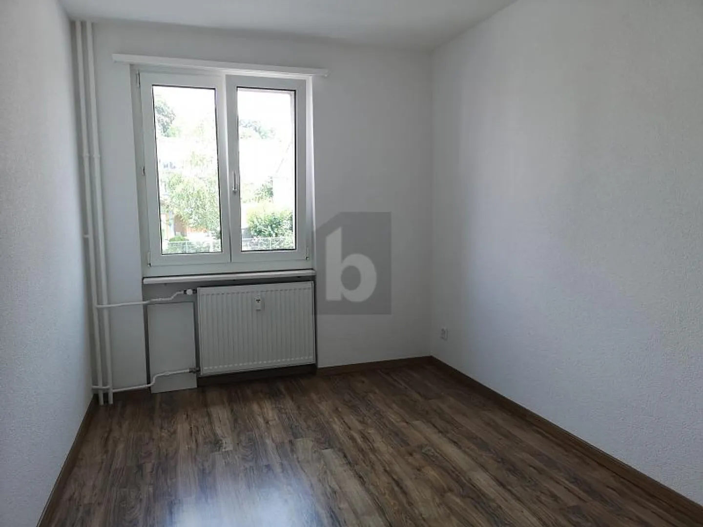 LICHTDURCHFLUTET UND SANIERT MIT BALKON! - Foto 4 von 6