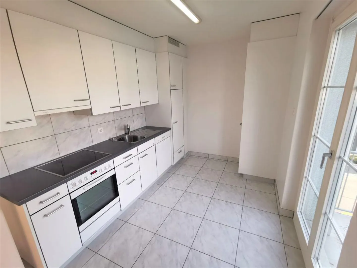 2-room apartment in Binningen - Photo 2 of 7