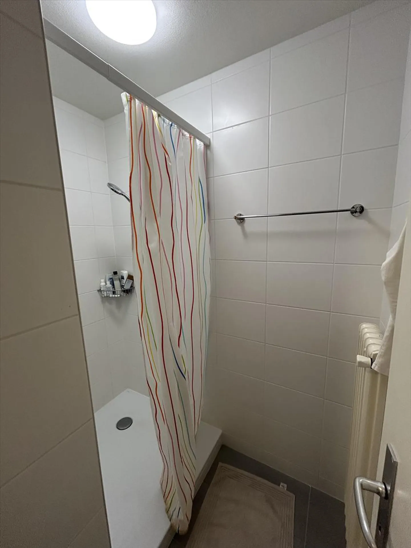 Vie agréable dans un quartier familial, proche de toutes les commodités. Possibilité de reprendre les meubles des locataires actuels. - Photo 5 sur 11