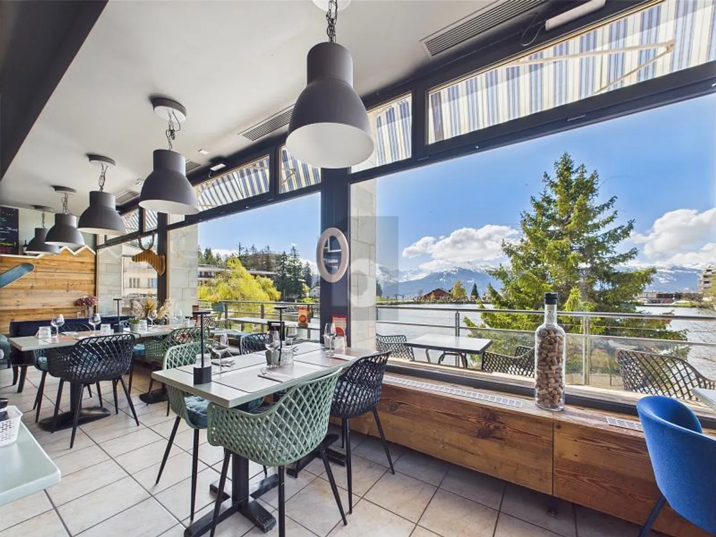 MAGNIFICENT, WITH DIRECT LAKE VIEW - Photo 2 of 6