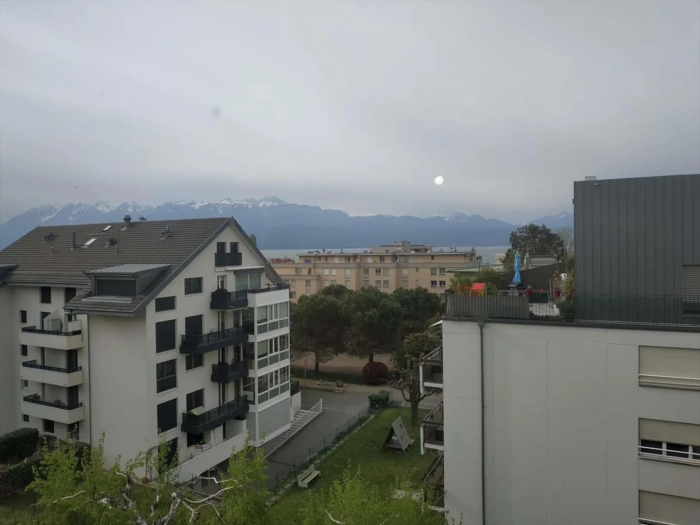 Vie agréable dans un quartier familial, proche de toutes les commodités. Possibilité de reprendre les meubles des locataires actuels. - Photo 10 sur 11