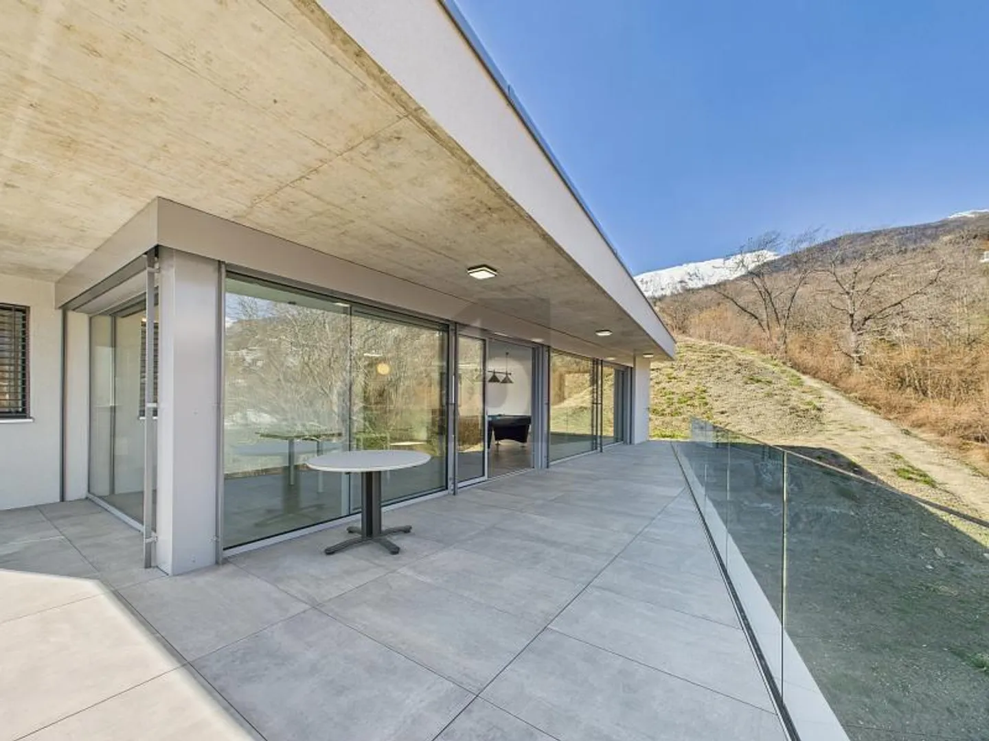 Moderne Villa mit Aufzug und Panorama - Foto 5 von 6