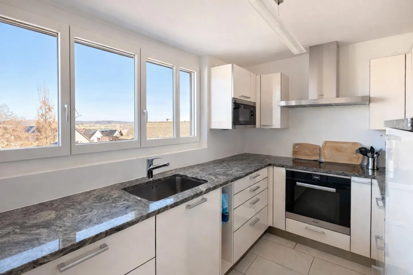 Dreamlike Apartment with Panoramic View - Photo 3 of 8