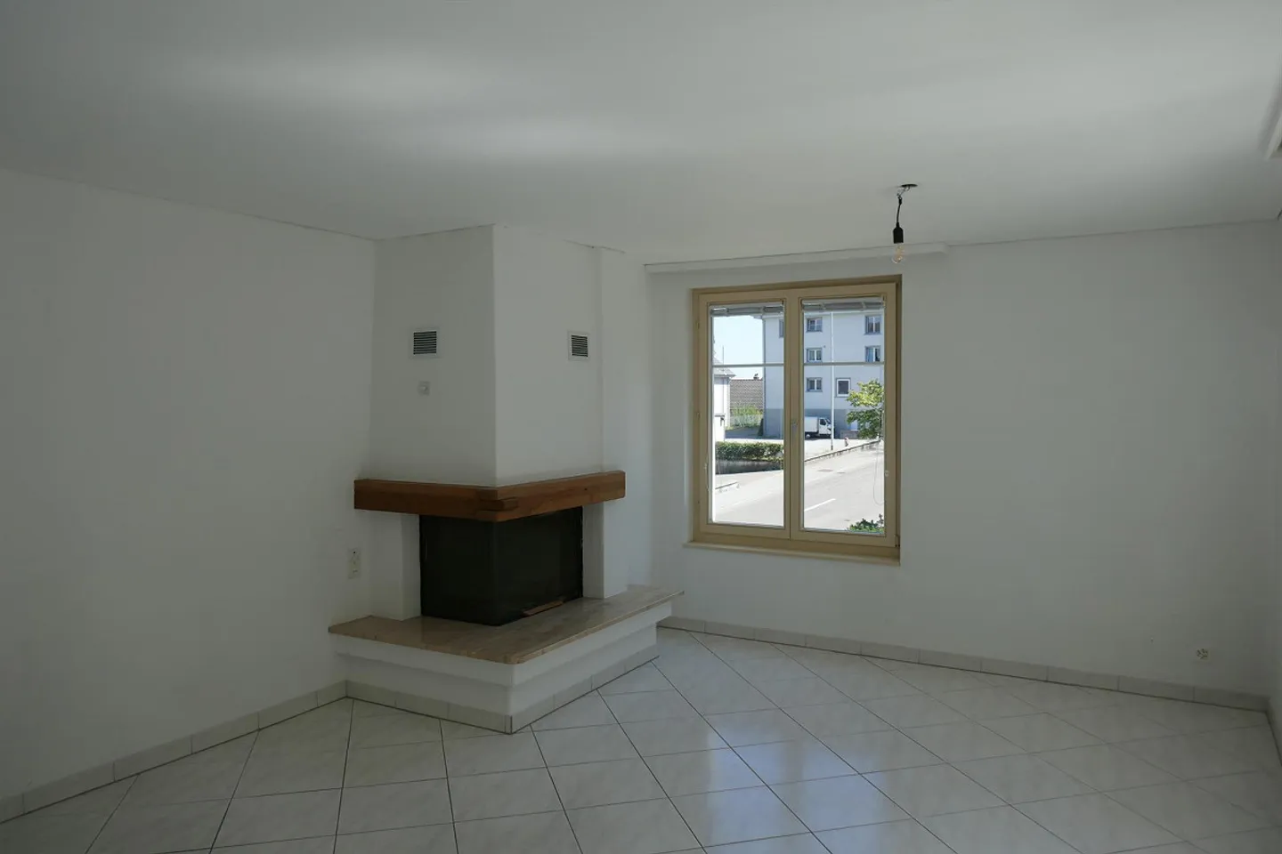 4.5 Room Apartment with Single Garage and Parking Space - Photo 5 of 9