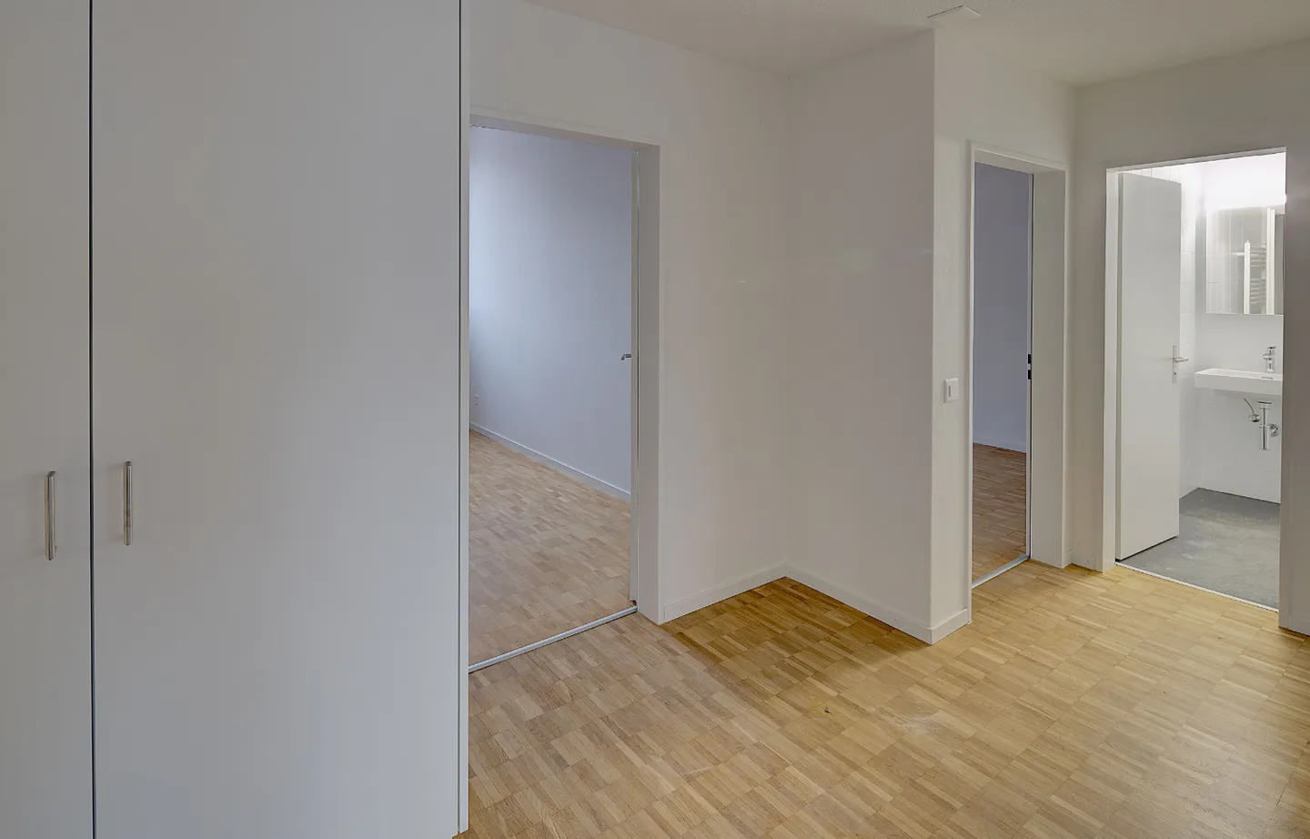 Modern Apartment with Balcony - Photo 2 of 11