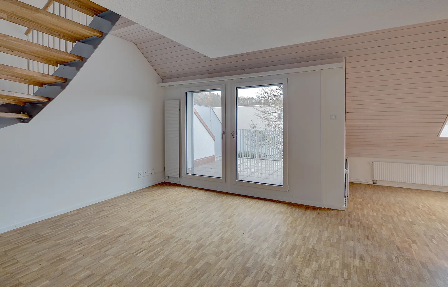 Modern Apartment with Balcony - Photo 8 of 11