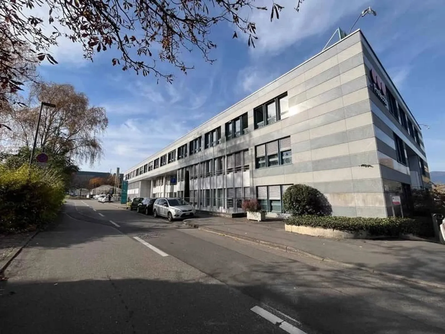 Furnished Büros in der Nähe des Flughafens - Foto 1 von 8