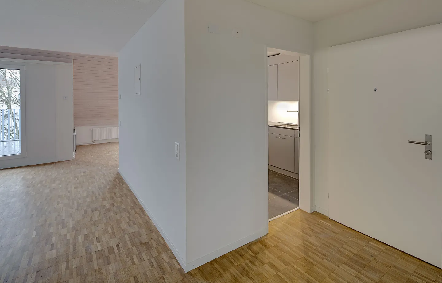 Modern Apartment with Balcony - Photo 5 of 11