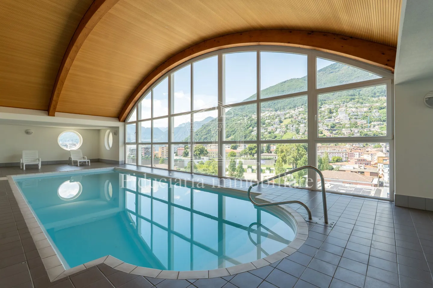 LOCARNO - Atemberaubender Blick vom 8. Stock im Herzen von Locarno - Foto 8 von 9