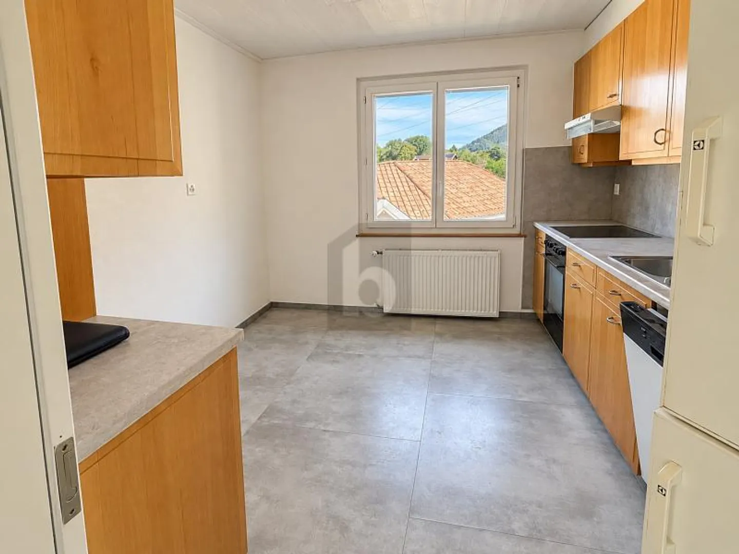 RENOVIERT MIT BLICK AUF DIE BERGE - Foto 2 von 5