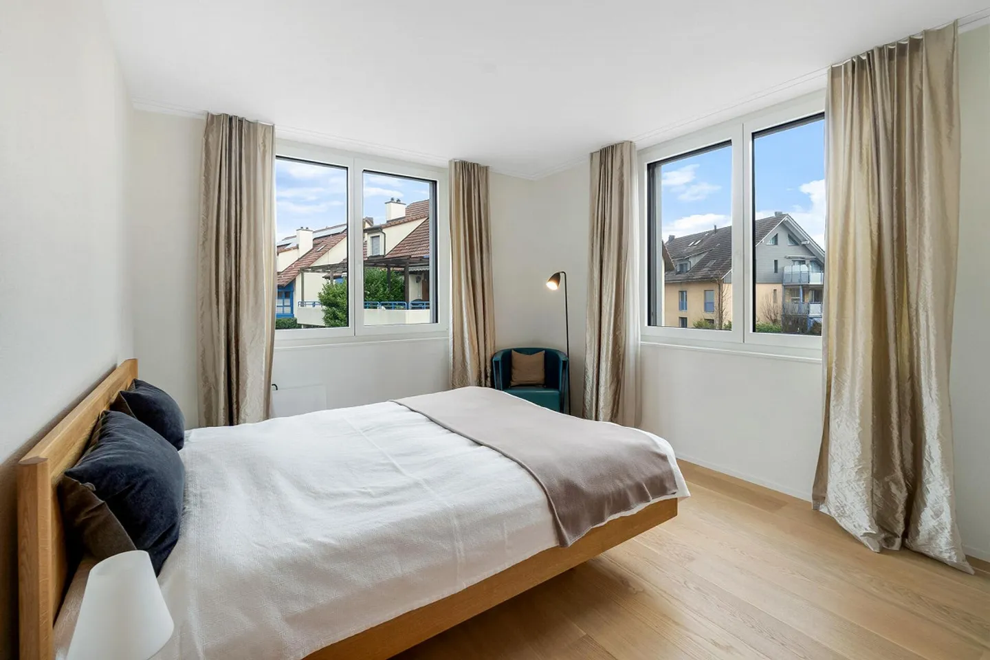 Moderno. Centrale. Soleggiato. Appartamento di 3,5 stanze in un nuovo edificio ben curato - Foto 6 di 10