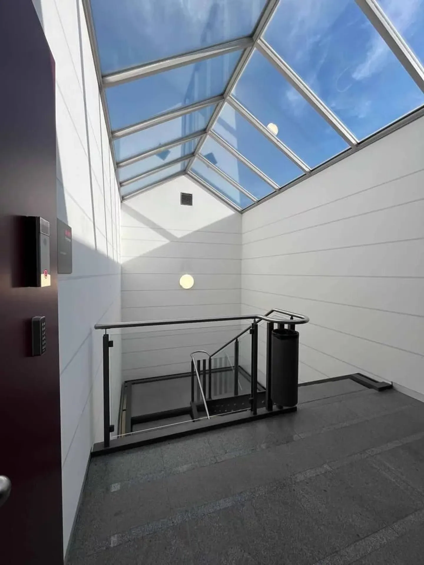 Furnished offices near the airport - Photo 3 of 5