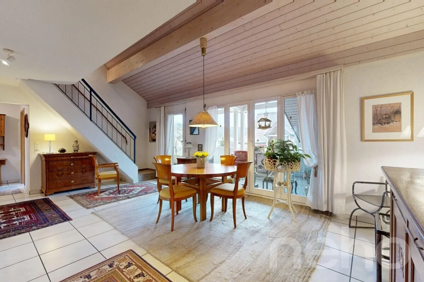 Attico esclusivo con vista panoramica e potenziale di sviluppo - Foto 2 di 13