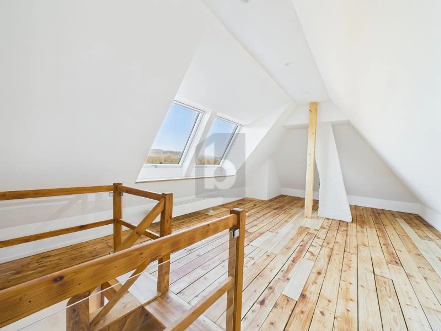 ILLUMINATO CON VISTA LIBERA - Foto 2 di 6