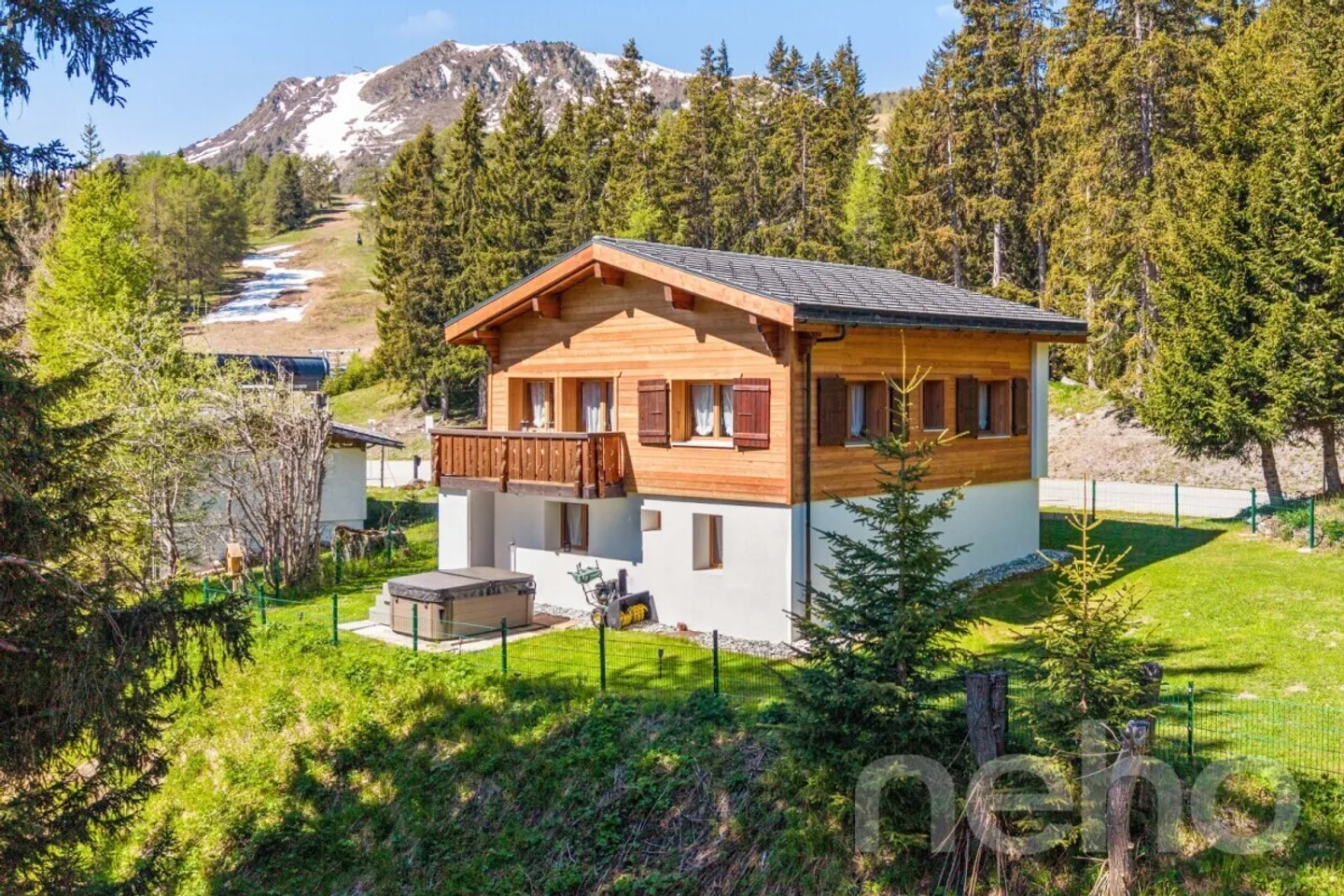 Helles Chalet mit Wellnessbereich und direktem Zugang zu den Pisten - Foto 1 von 12