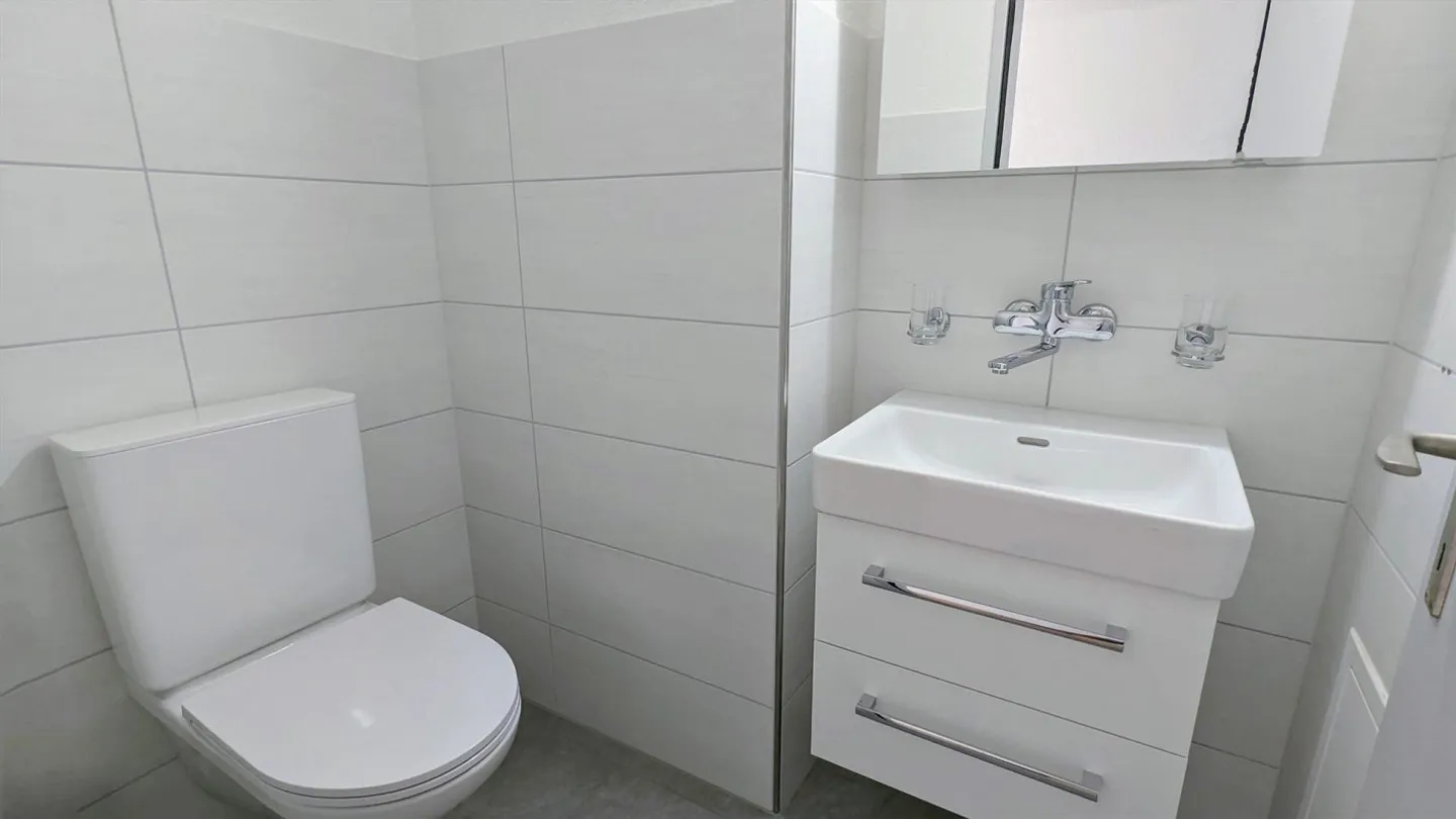 Appartement 4.5 EG Rénové / Propre Machine à Laver/Sèche-linge - Photo 5 sur 8