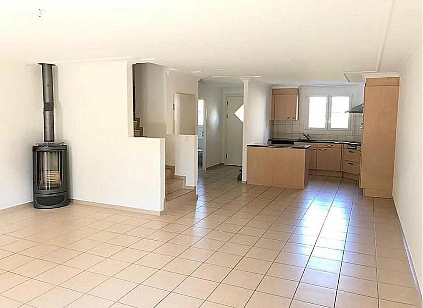 Spacious 6.5 Room Terraced House - Photo 2 of 11