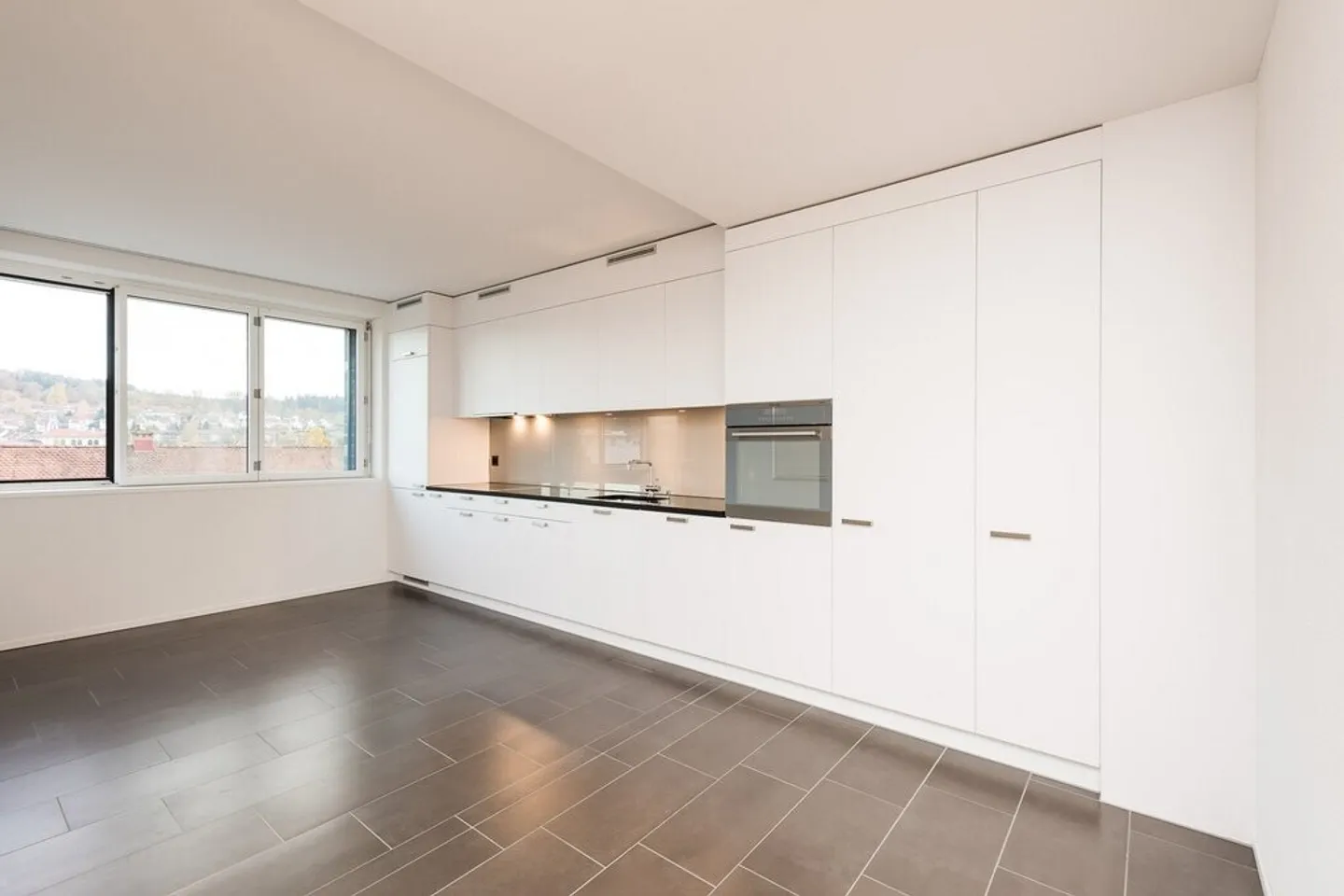 Bright and modern penthouse apartment for a comfortable stay - Photo 4 of 6