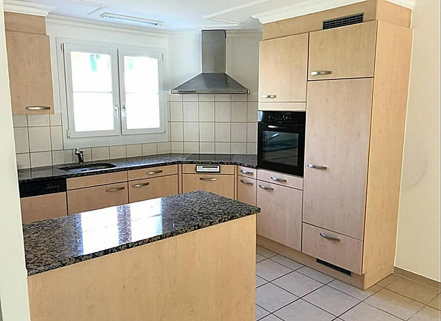 Spacious 6.5 Room Terraced House - Photo 3 of 11