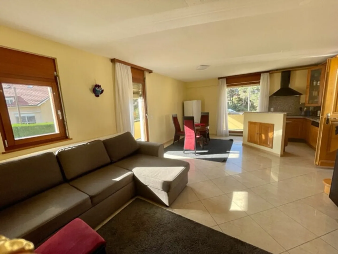 Beautiful furnished semi-detached house in the center of Gland - Photo 2 of 8
