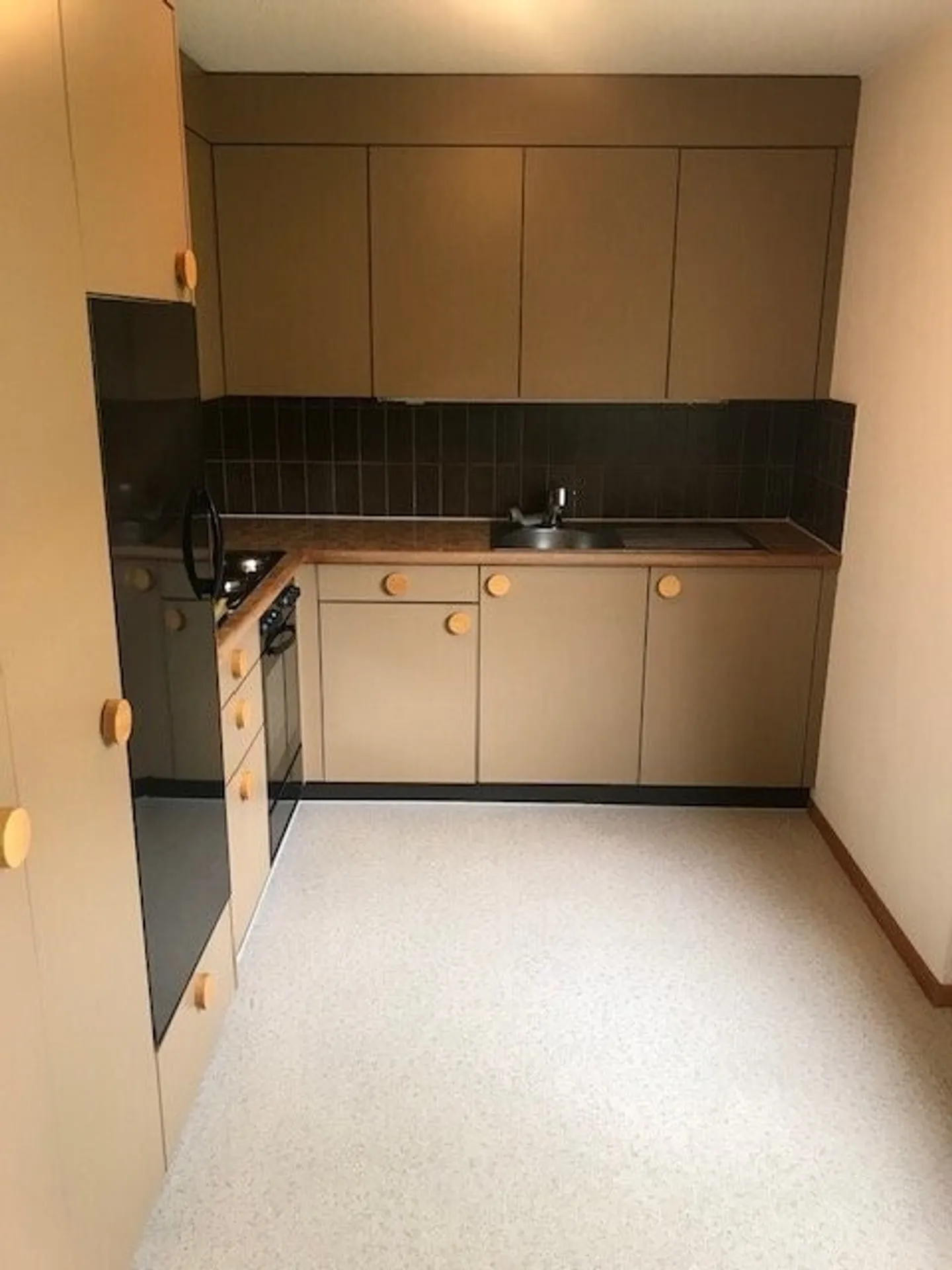 3.5-Room Apartment in the Green - Photo 4 of 11