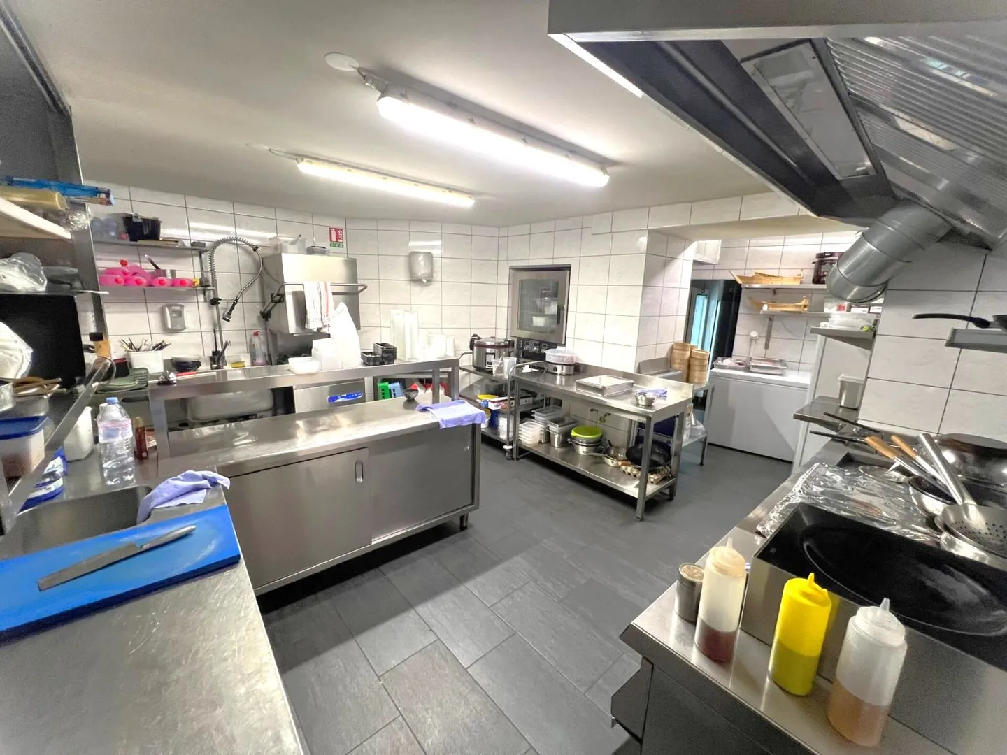 Lots PPE dans un immeuble mixte idéalement situé à la Place Centrale de St-Léonard - Photo 8 of 16