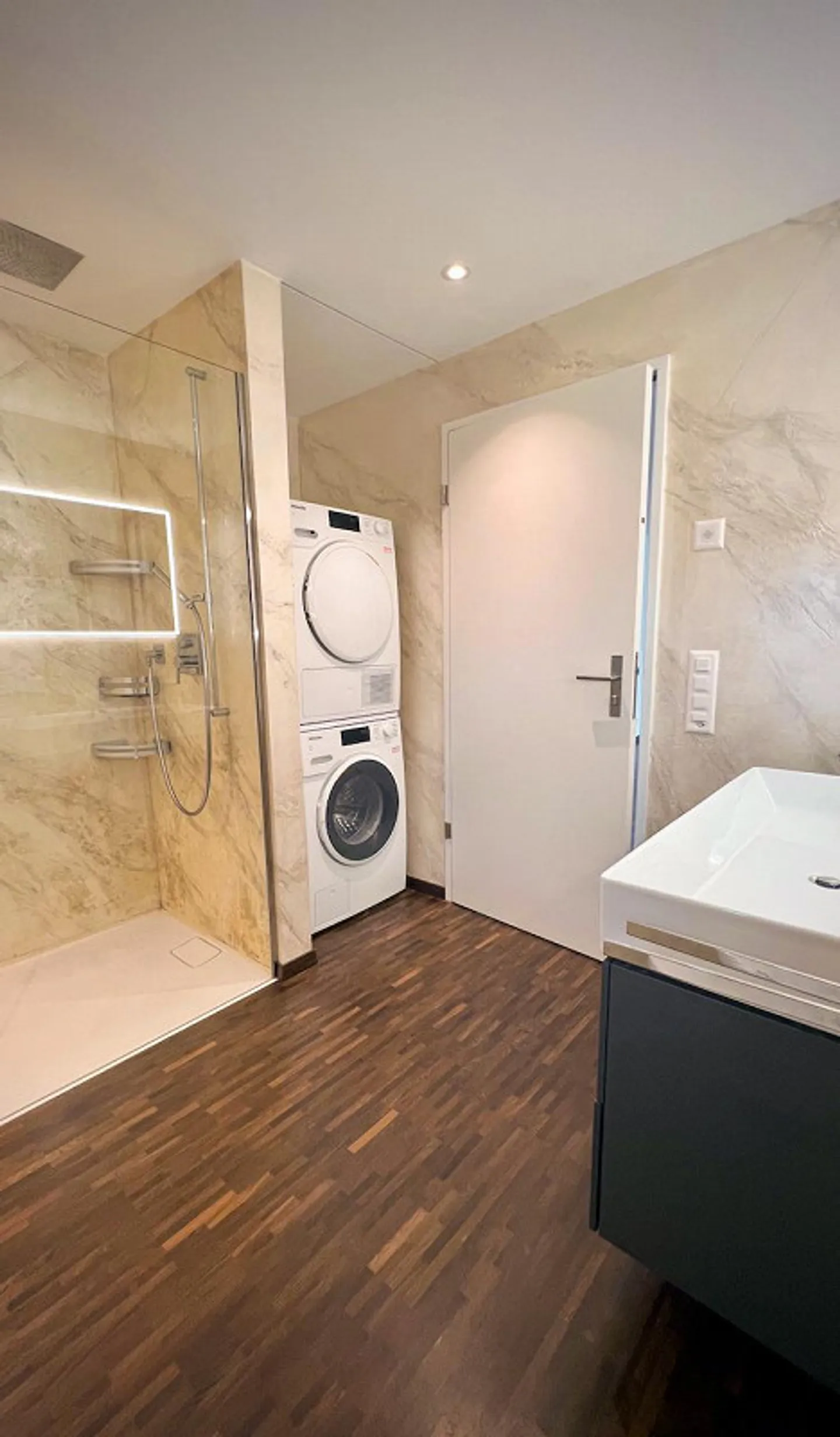 Appartamento attico confortevole con balcone e stanza hobby - Foto 15 di 30