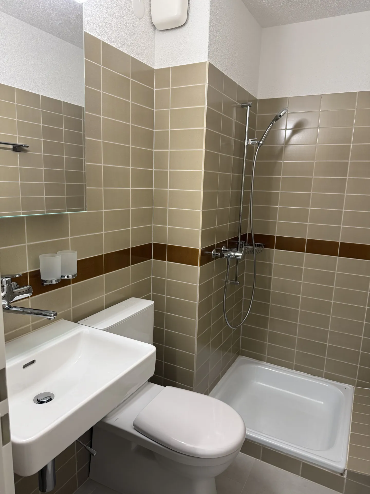 Appartement moderne de 3,5 pièces dans un emplacement calme - Photo 2 sur 5