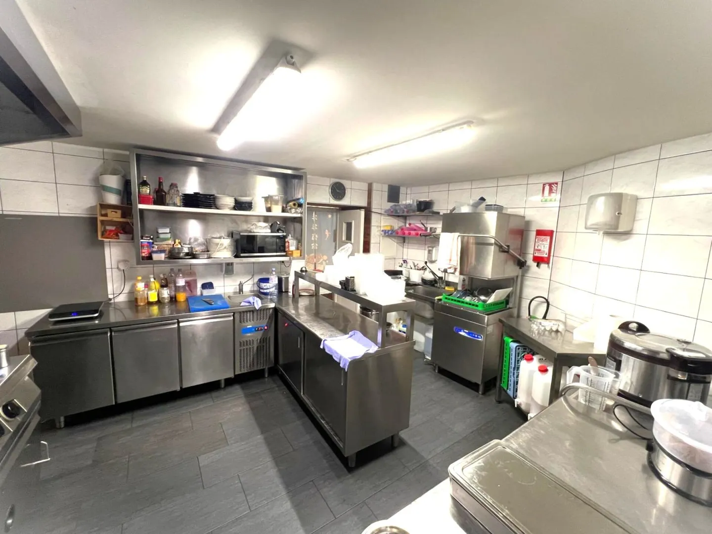 Lots PPE dans un immeuble mixte idéalement situé à la Place Centrale de St-Léonard - Photo 9 of 16